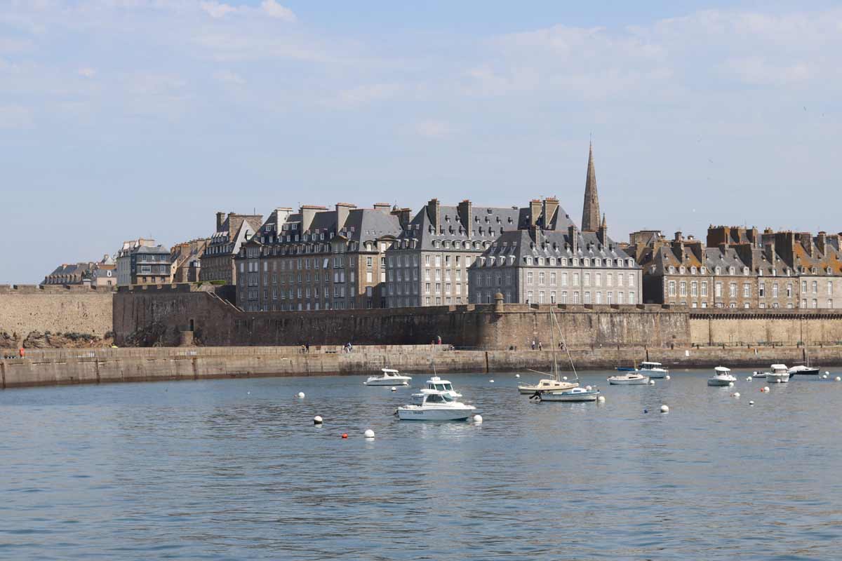 Saint Malo vue de la mer.